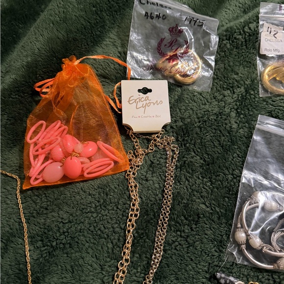 Jewelry lot (many vintage pieces) - Picture 8 of 9